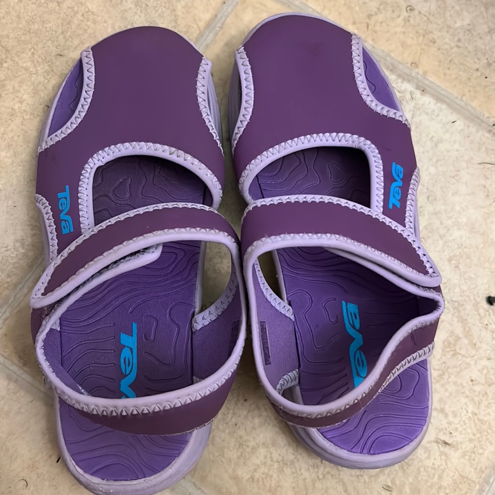 Teva size 13 girls closed toe sandals shoes purple with Velcro strap